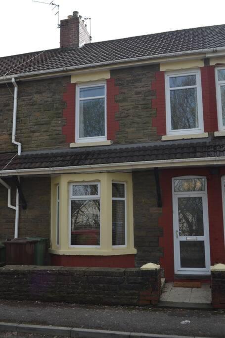 Entire 3 Bedroom House Near Caerphilly Station מראה חיצוני תמונה